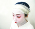 GIFT-白粉  オープニングパフォーマンス  化粧師による現代の白粉を使った公開メークアップ  完成後撮影  2005